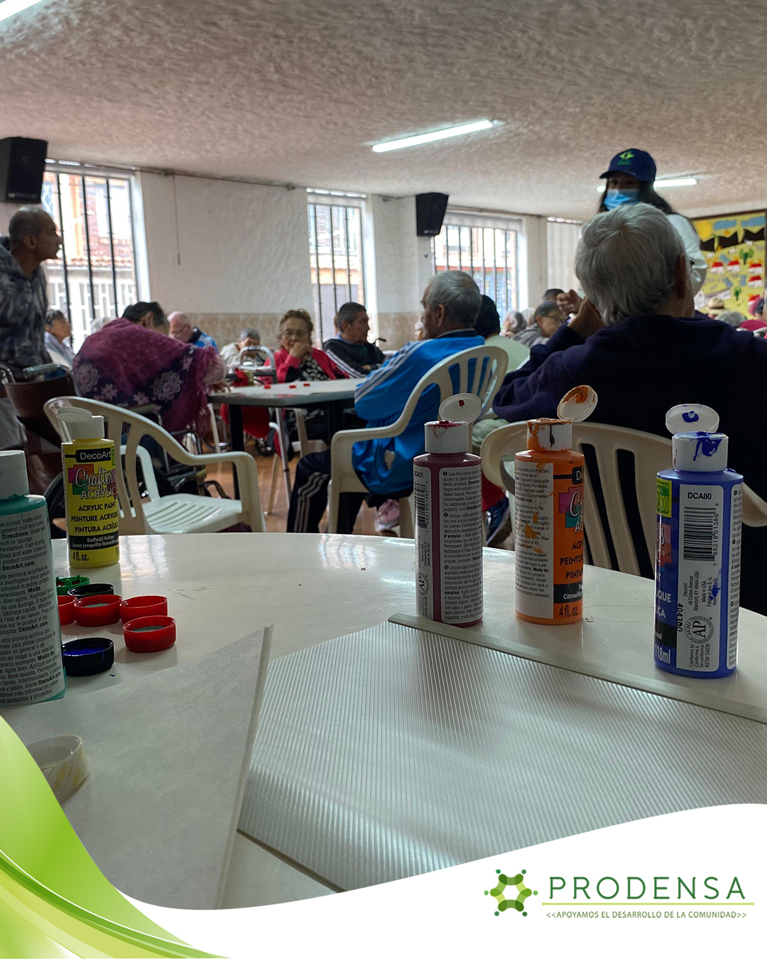 Actividad de pintura con nuestros adultos mayores de Sopó
